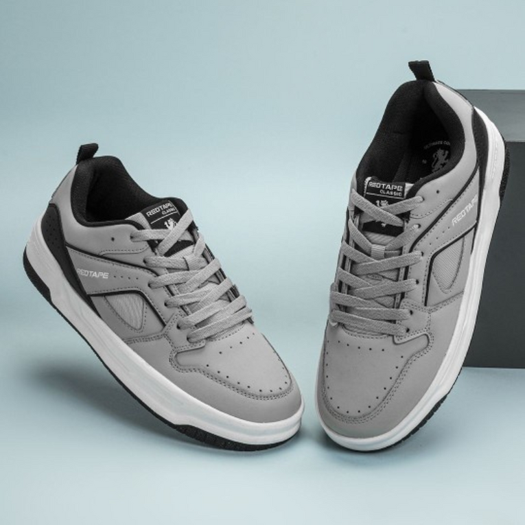Men Round Toe Sneakers